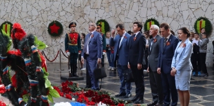 Посещение Мамаева кургана делегацией Союзкомгидромета.